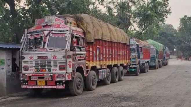 কমপ্লিট শাটডাউনে বন্ধ সোনামসজিদ স্থলবন্দরের আমদানি-রফতানি