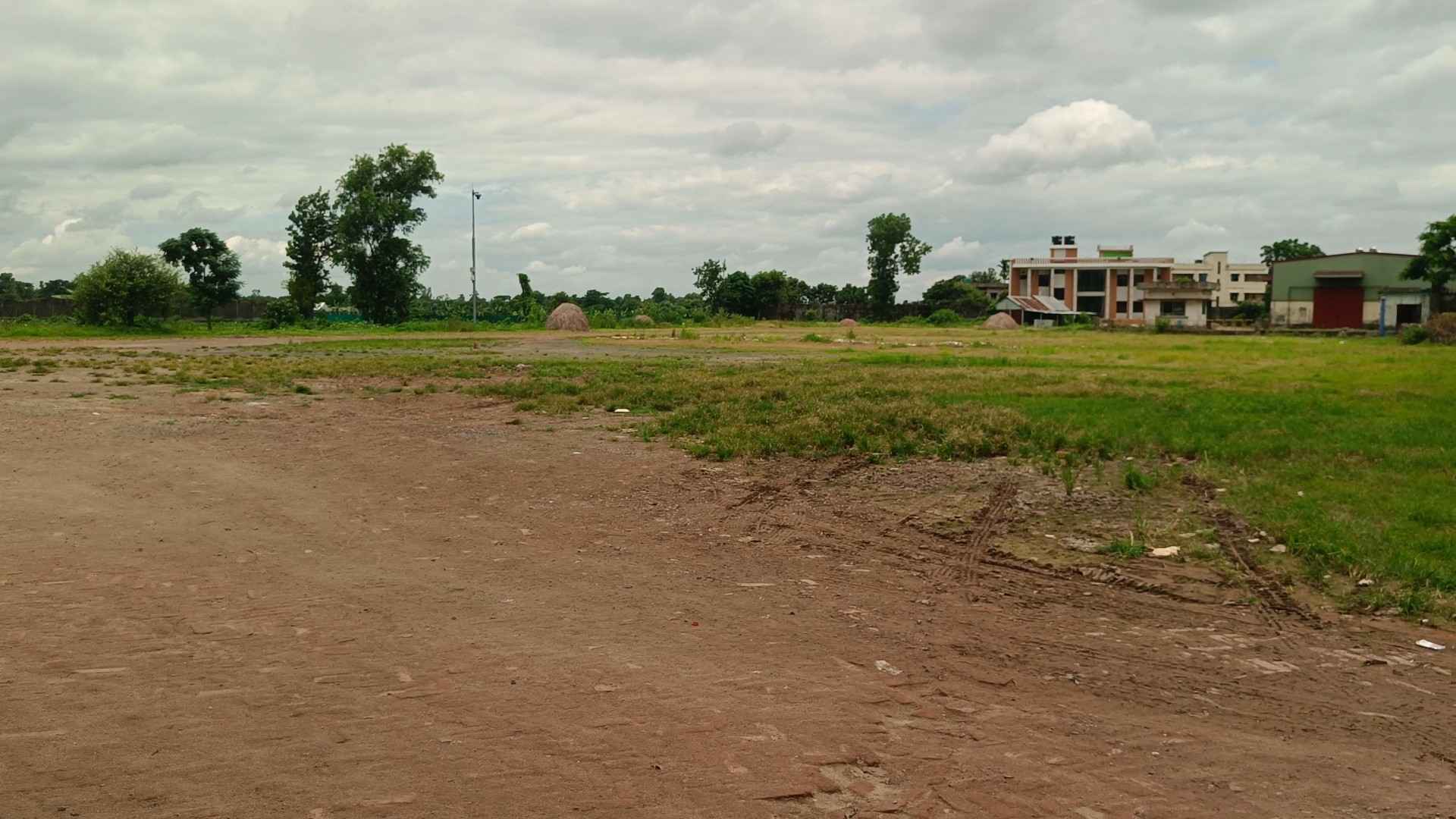 কমপ্লিট শাটডাউনে বন্ধ আখাউড়া স্থলবন্দরের আমদানি-রফতানি