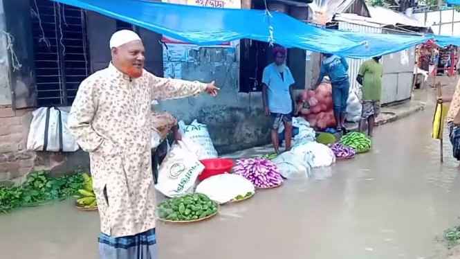 হাটের মাঠে হাঁটু পানি, ভোগান্তিতে ব্যবসায়ী-পথচারী