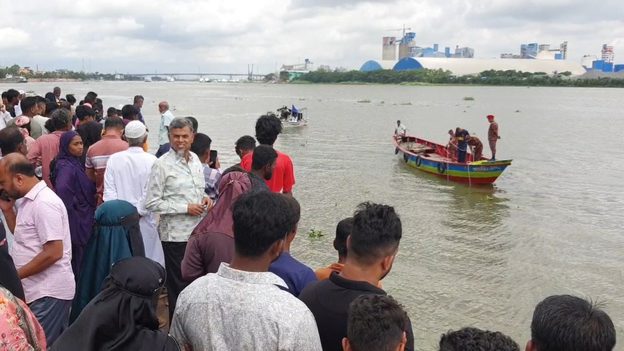 thumbnail_Munshiganj_Footage-_(লঞ্চ_থেকে_পরে_নিখোঁজ_এক)(11)