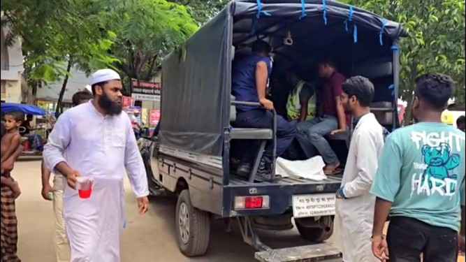 কুষ্টিয়ায় বাসচাপায় পুলিশ সদস্য ও ট্রলিচাপায় শ্রমিক নিহত