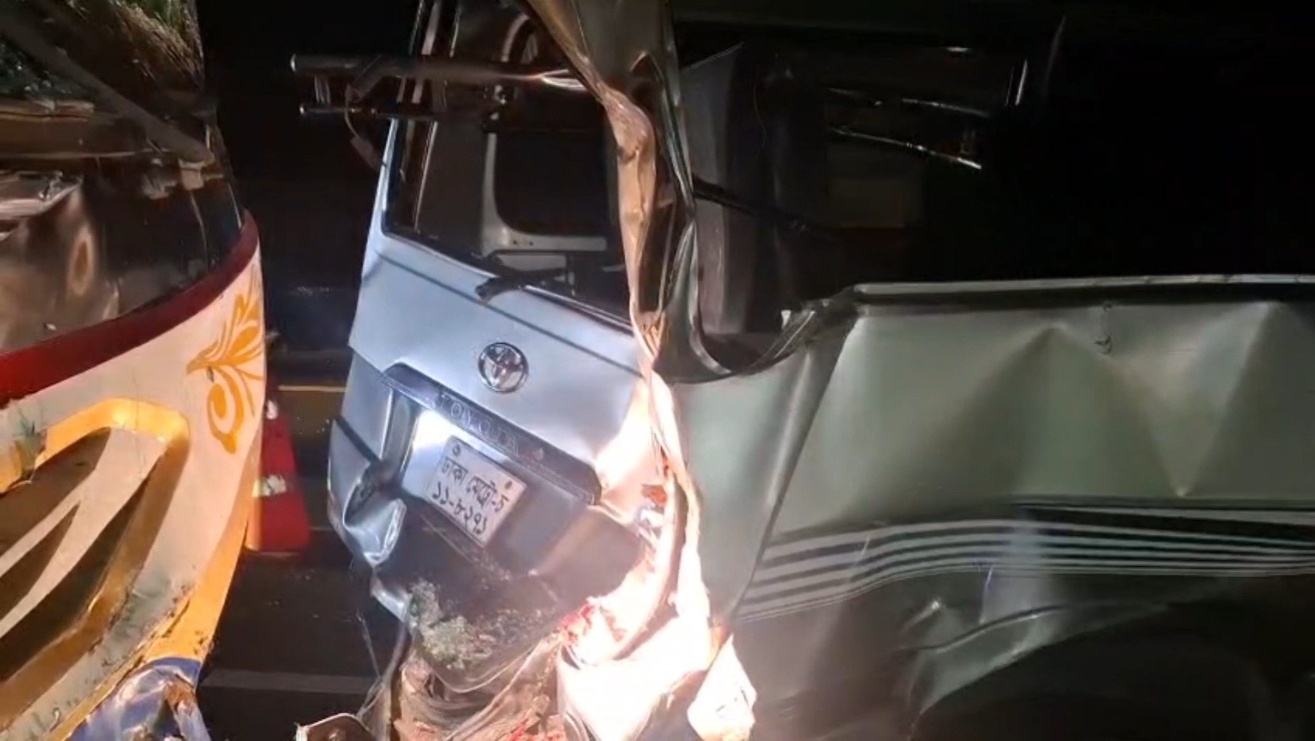 thumbnail_ফুটেজ-(প্রাইভেটকার_চালক_নিহত)_মুন্সিগঞ্জ_20.06.2025(5)