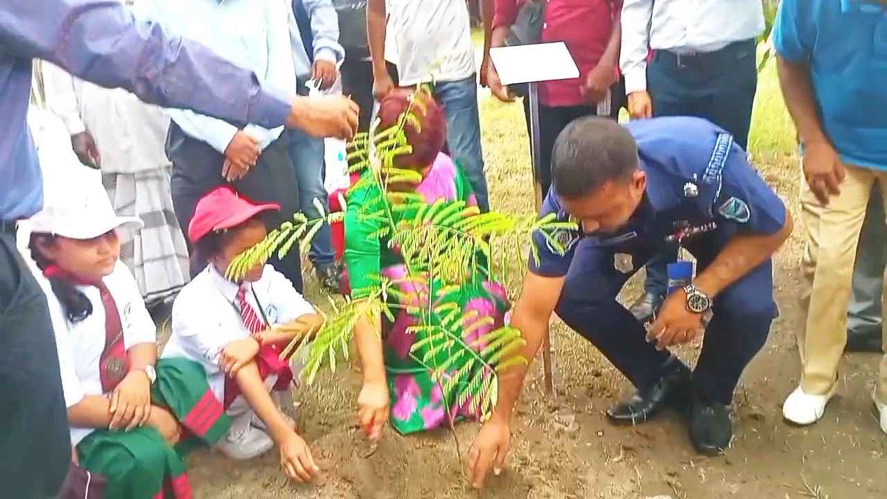 মুন্সিগঞ্জে বর্ণাঢ্য আয়োজনে পরিবেশ দিবস উদযাপন ও বৃক্ষরোপণ কর্মসূচি