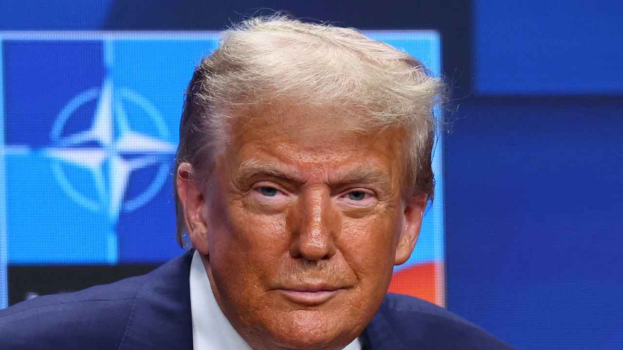 ইরানের নিষেধাজ্ঞা তুলে নিতে যে শর্তে দিলেন ট্রাম্প
