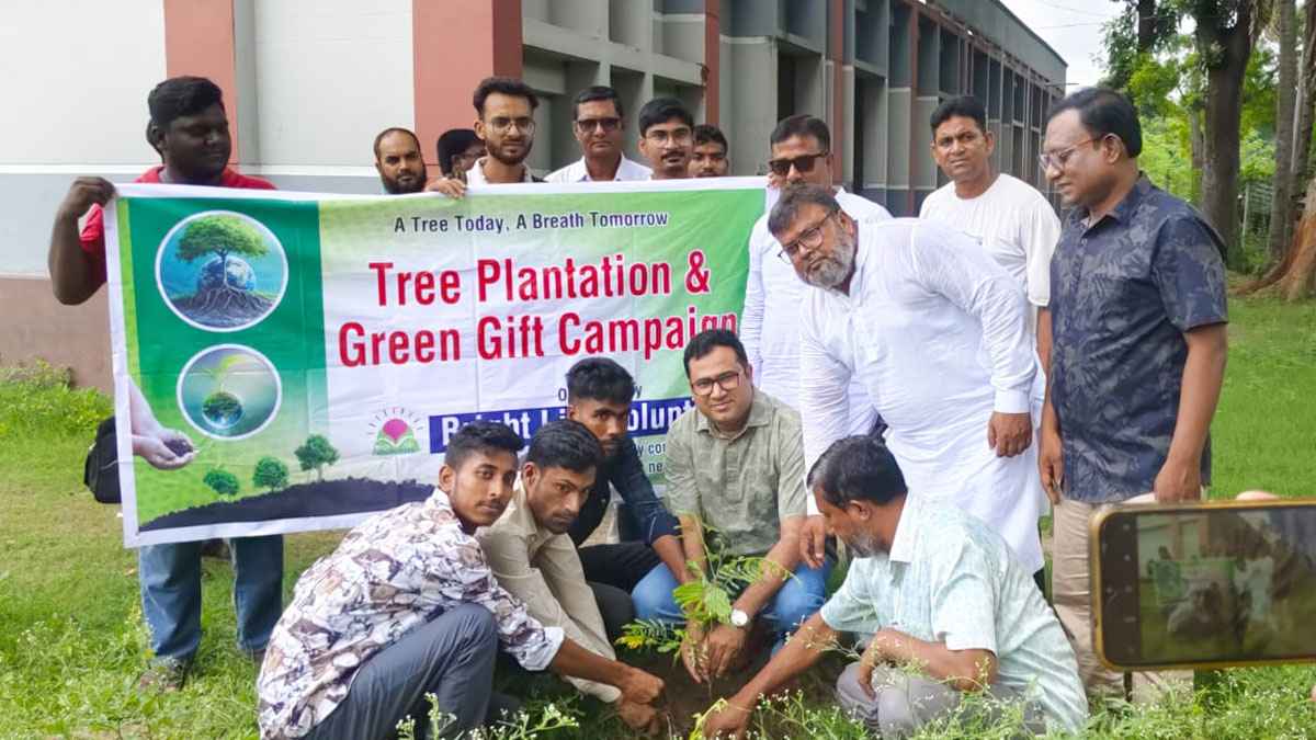 নারী ও শিশুদের বৃক্ষ উপহার দিল ব্রাইট লাইফ ভলান্টিয়ার্স