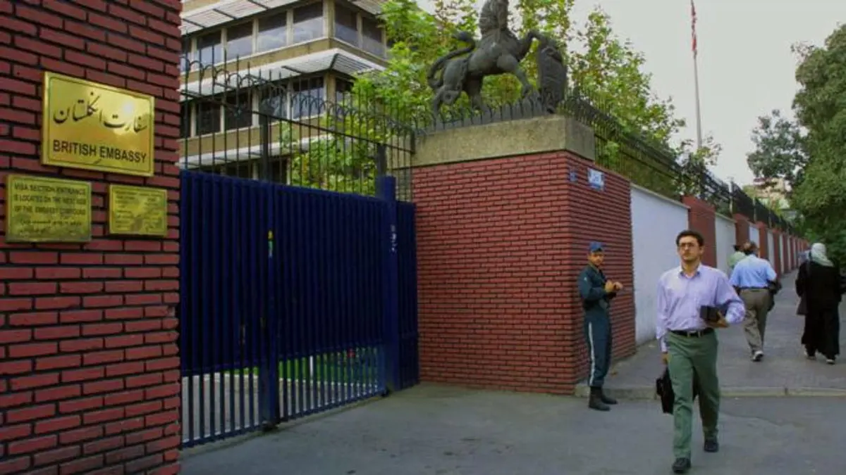 তেহরান থেকে দূতাবাস কর্মীদের সরিয়ে নিচ্ছে যুক্তরাজ্য