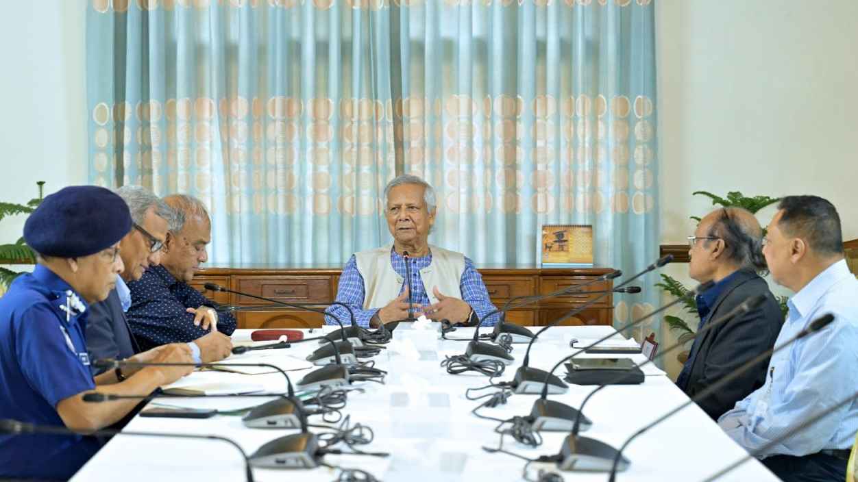 পুলিশের ঝুঁকি ভাতার সিলিং তুলে দেওয়াসহ ৫ নির্দেশনা প্রধান উপদেষ্টার
