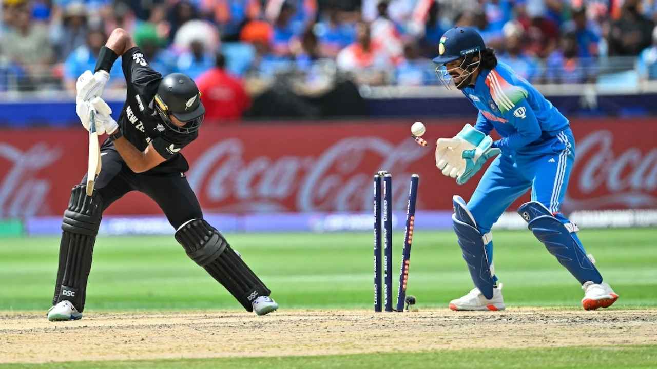 দ্রুত ৩ উইকেট হারিয়ে চাপে নিউজিল্যান্ড