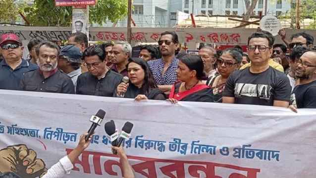 ধর্ষণের বিরুদ্ধে রাস্তায় নাট্য নির্মাতারা