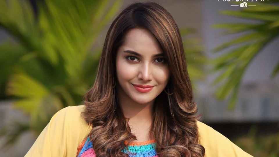 ‘আজানে’র অপেক্ষায় ফারিন