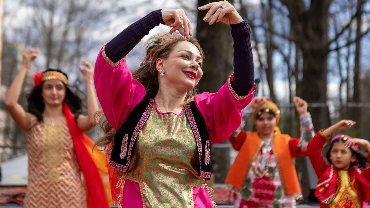 ইরান ও মধ্য এশীয় দেশগুলোতে নওরোজ যেভাবে উদযাপিত হয়