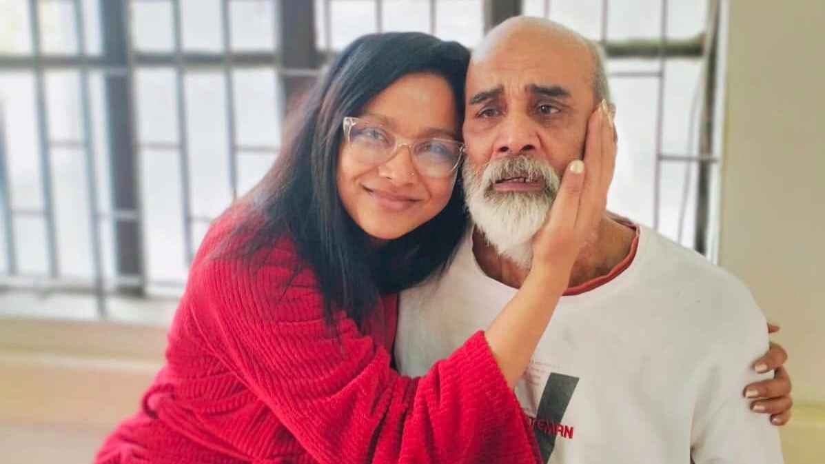'আমার আব্বু চলে গেলেন রুনা খান' 