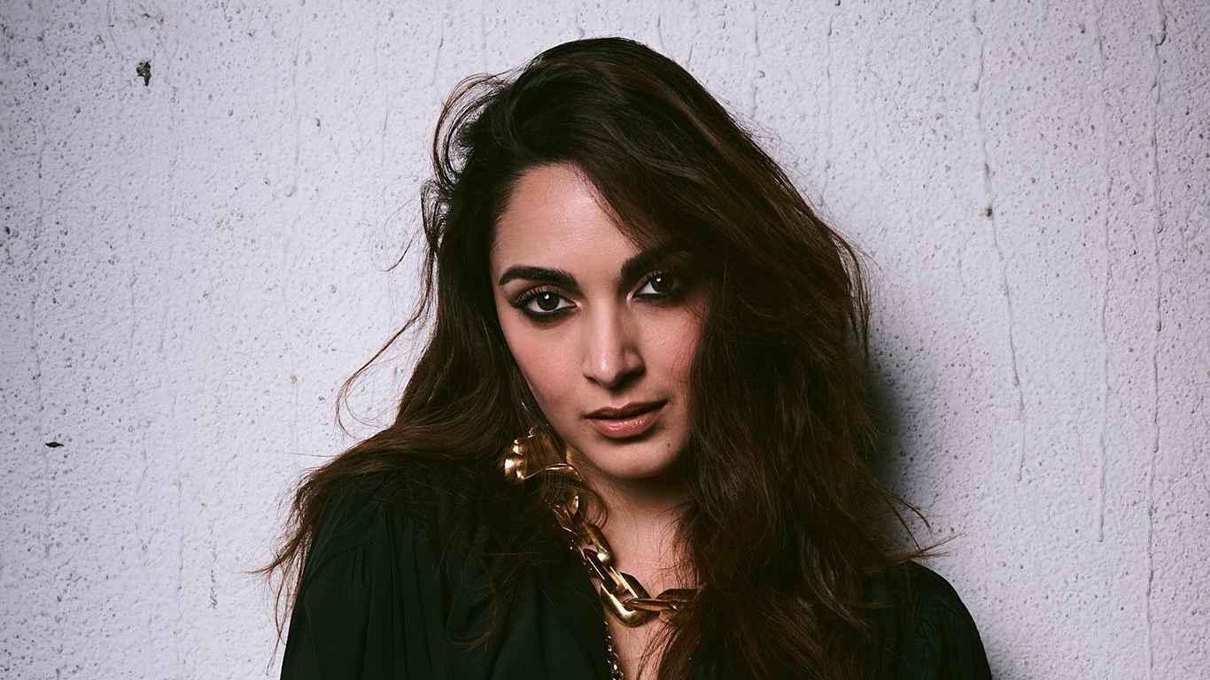 যমজ সন্তান জন্ম দিতে যাচ্ছেন কিয়ারা! 
