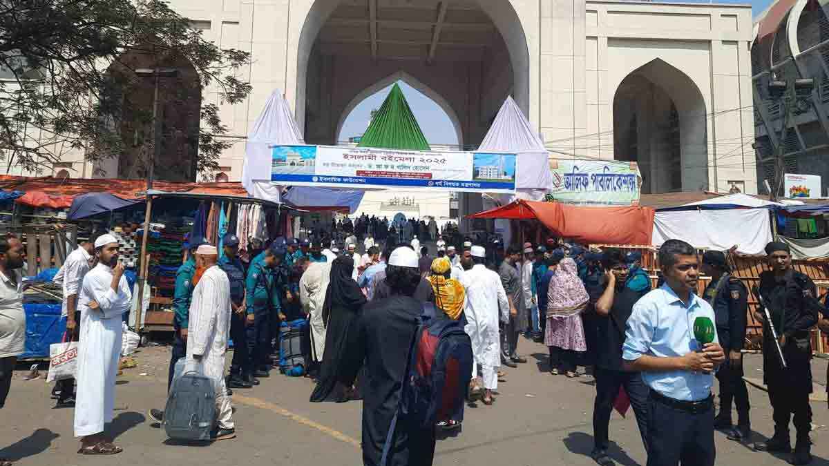 বায়তুল মোকাররম ঘিরে পুলিশের সতর্ক অবস্থান