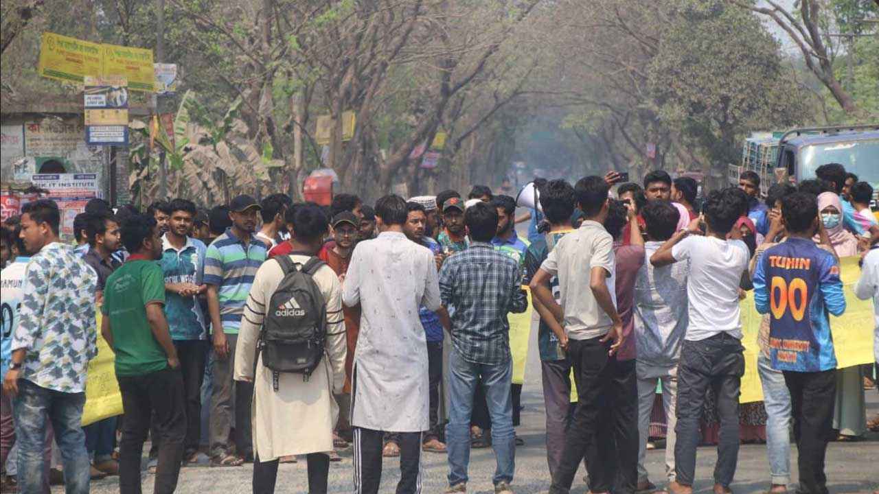 ধর্ষকদের সর্বোচ্চ শাস্তি দাবি ইবি শিক্ষার্থীদের