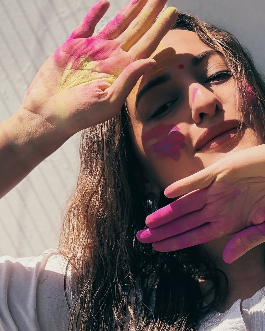 Holi_haiiiiiiii!!!_Rang_barsao,_khushiyaan_manao!!_Happy_Holi_mere_doston,_from_the_shoot_of_Jatadhara_(1)