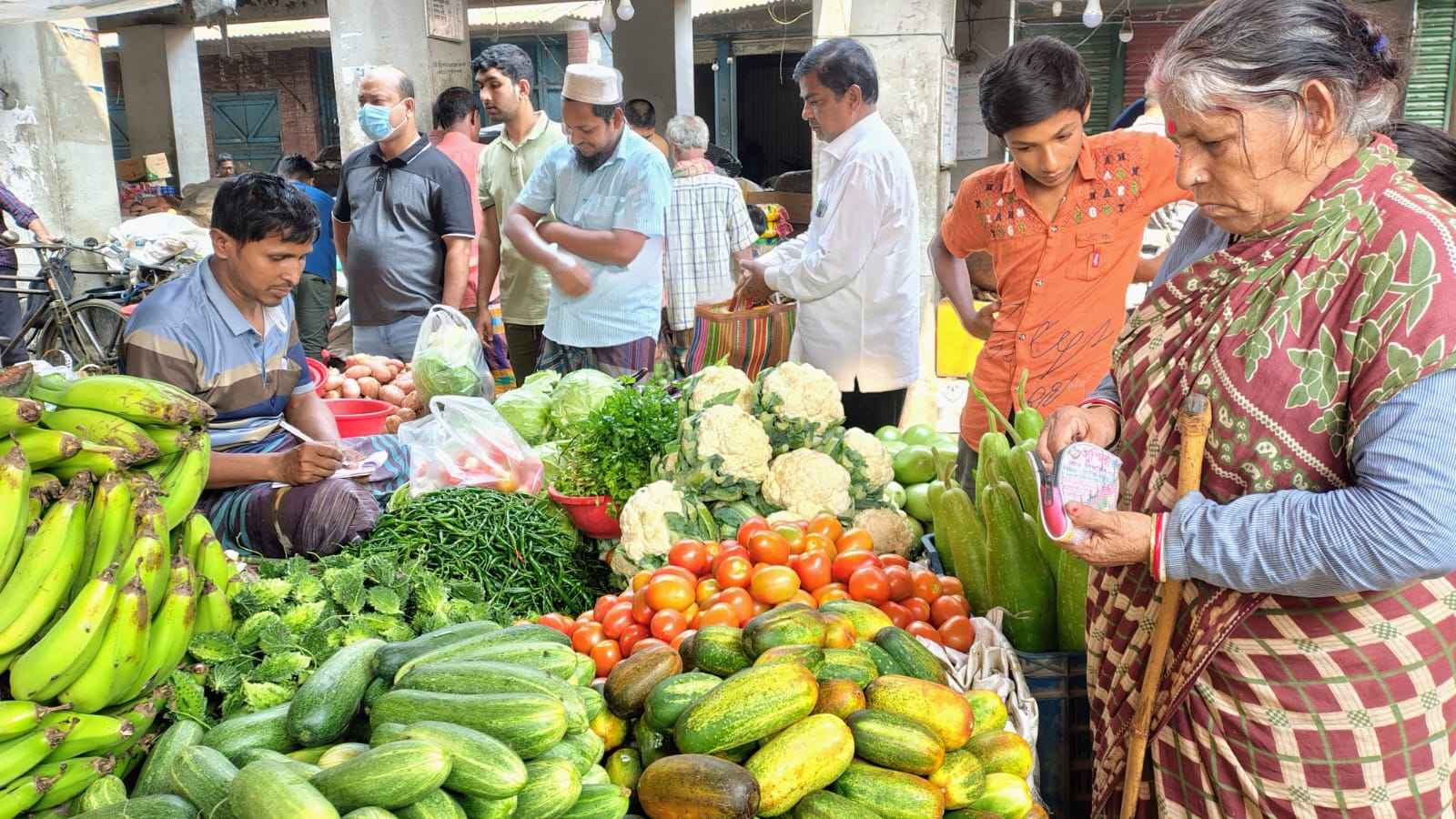 রাজবাড়ীতে বেড়েছে সব ধরনের সবজির দাম