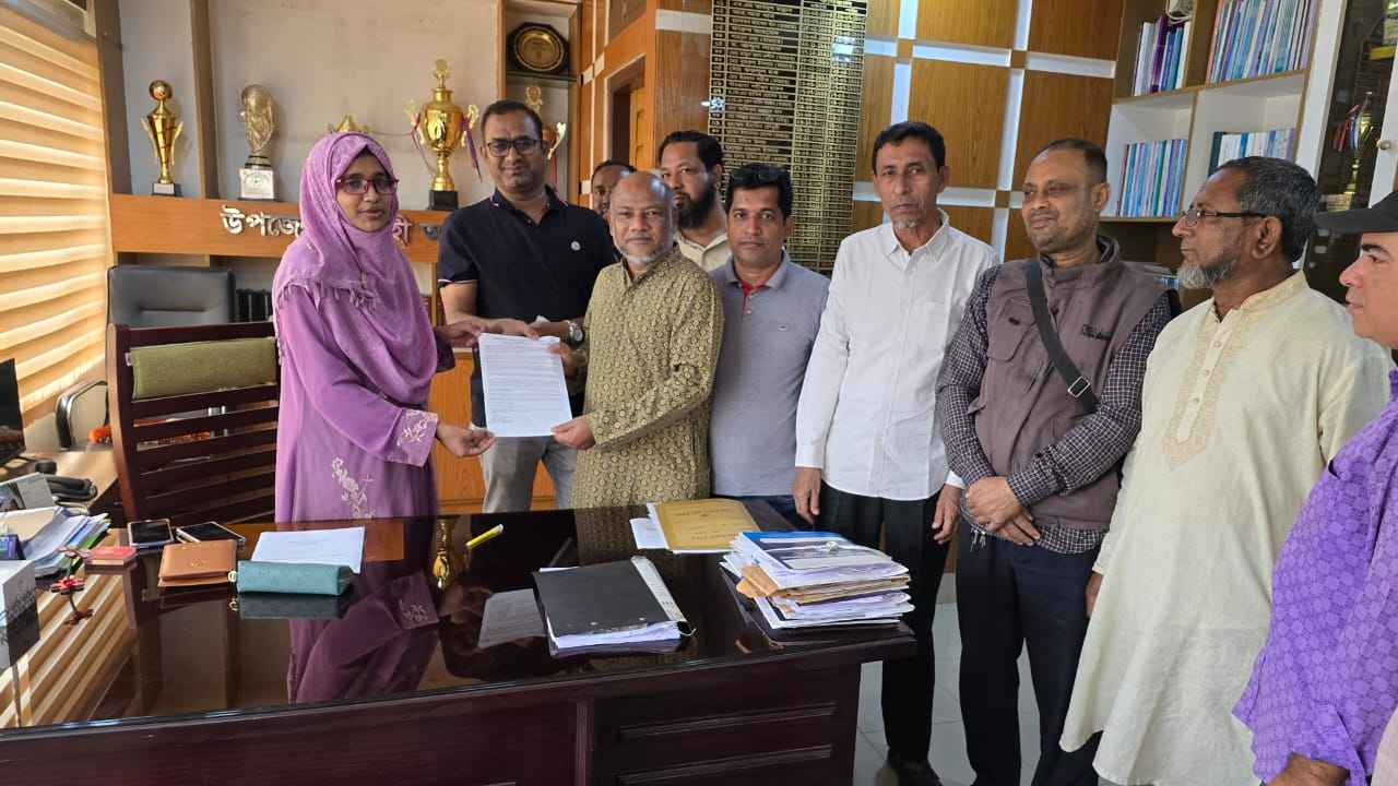 ৬ দফা দাবিতে ফেনীতে ইটভাটা মালিকদের স্মারকলিপি ও প্রতিবাদ সমাবেশ