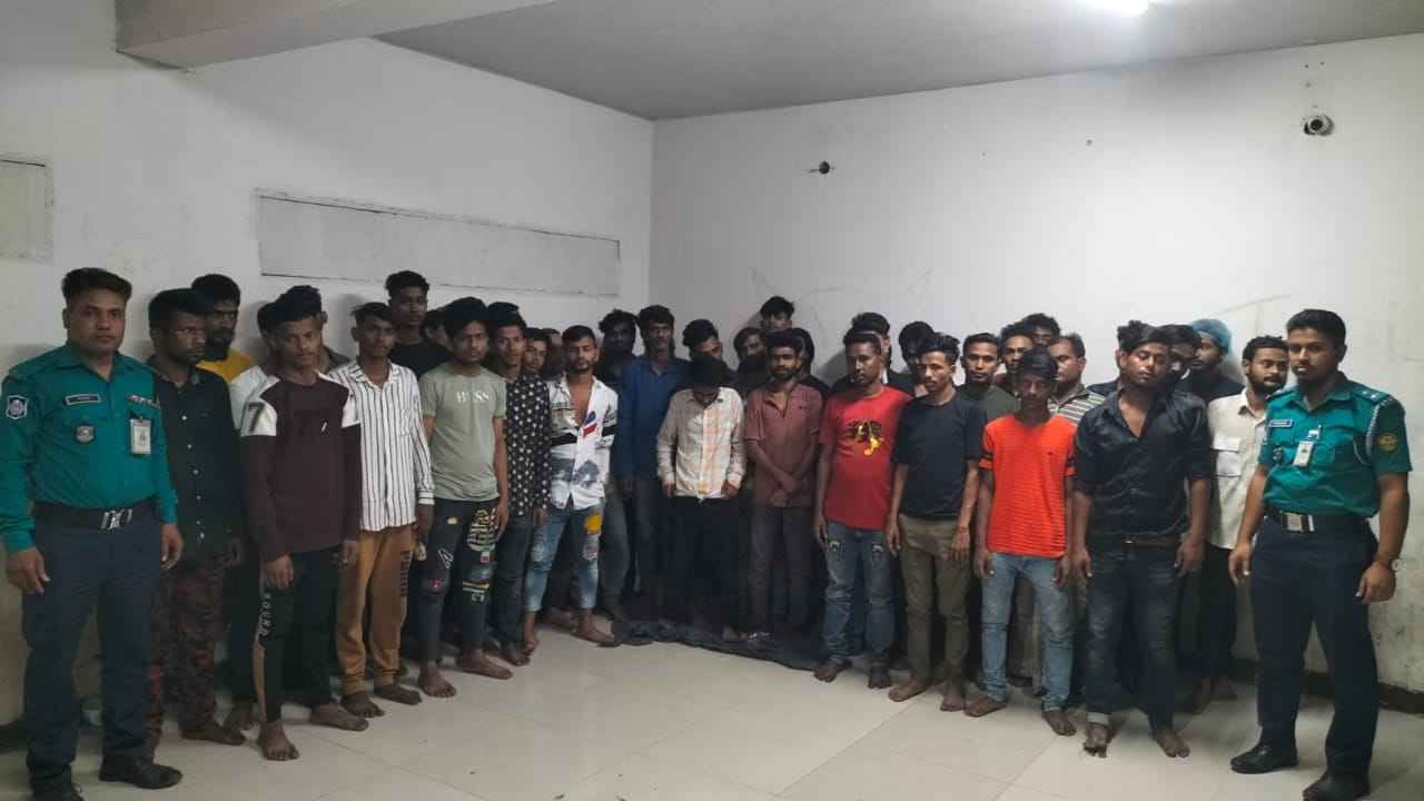 মোহাম্মদপুর-আদাবরে পুলিশের অভিযান, ছিনতাইকারীসহ গ্রেফতার ৭১