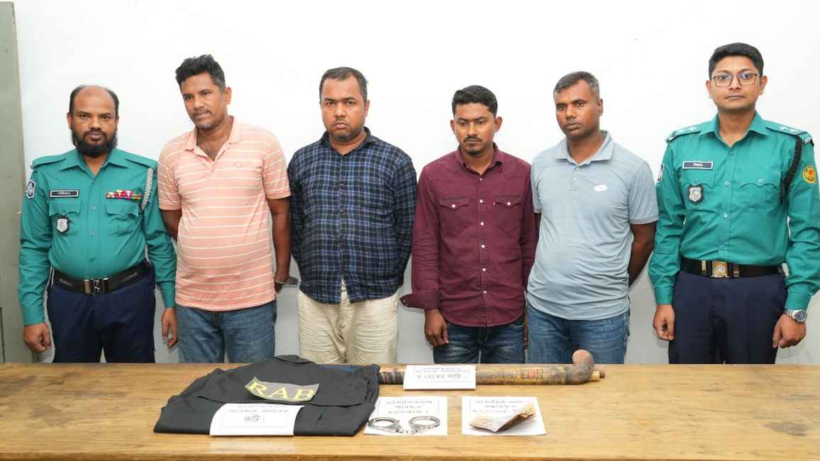 রাজধানীতে  র‌্যাব পরিচয়ে দুর্ধর্ষ ডাকাতি, গ্রেফতার ৮