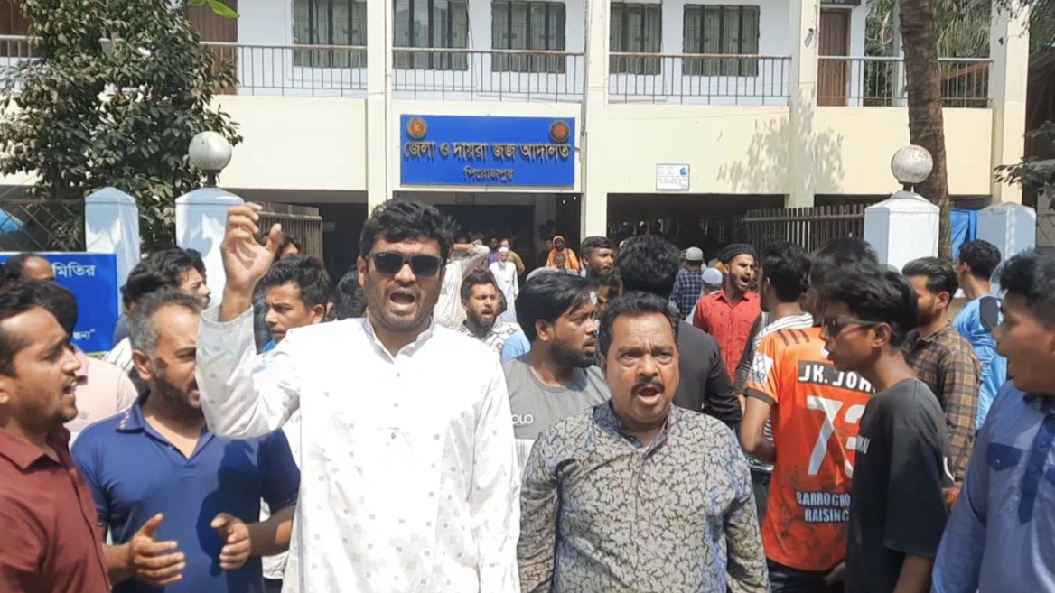 ছাত্রদলের বিক্ষোভের মুখে আওয়ামী লীগের ৫ নেতা গ্রেফতার