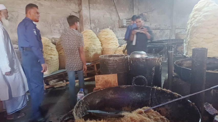 সেমাই কারখানা মালিককে ৫০ হাজার টাকা জরিমানা