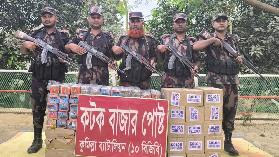 সীমান্তে সোয়া কোটি টাকার ভারতীয় আতশবাজি উদ্ধার 