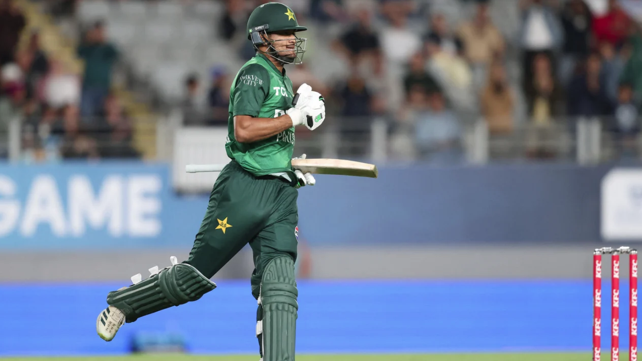 একটি সিঙ্গেল নিতে গিয়ে দ্রুততম সেঞ্চুরির রেকর্ড নওয়াজের