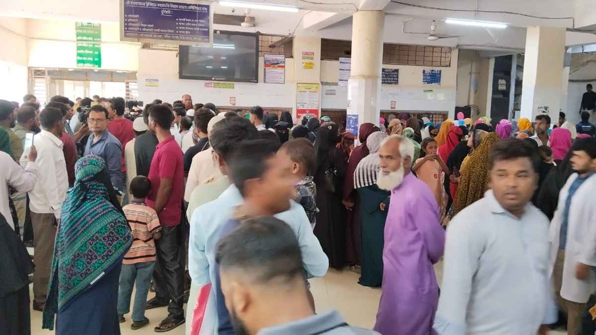 বরিশাল শেবাচিম হাসপাতালের বহির্বিভাগে রোগী দেখা বন্ধ