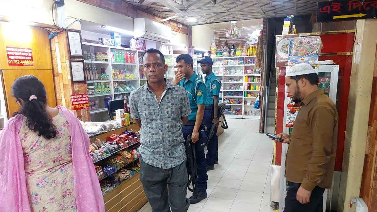 বরিশালে পঁচা খাবার বিক্রির দায়ে প্রতিষ্ঠানকে অর্থদণ্ড