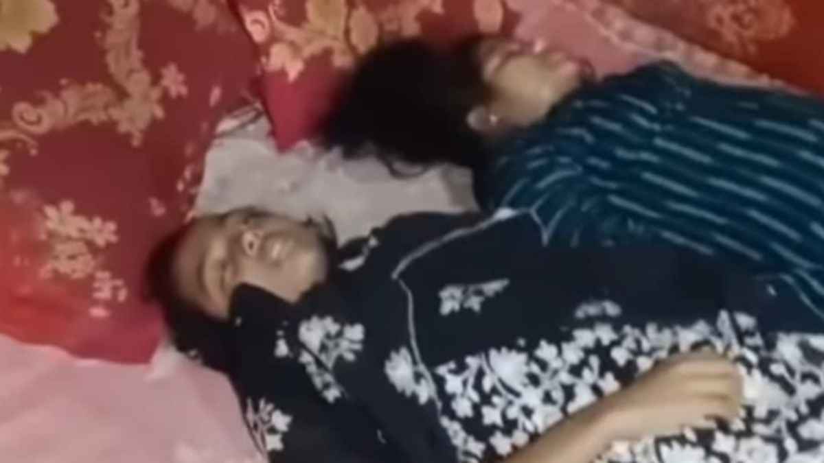 নিজ ঘরের বিছানায় পড়ে ছিল ২ বোনের নিথর দেহ