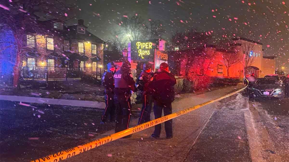 টরন্টোতে মদের দোকানে গুলিবর্ষণ, আহত ১২