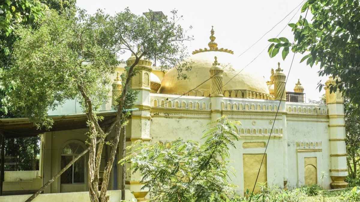 ছয়শ বছরের পুরনো গায়েবি মসজিদ