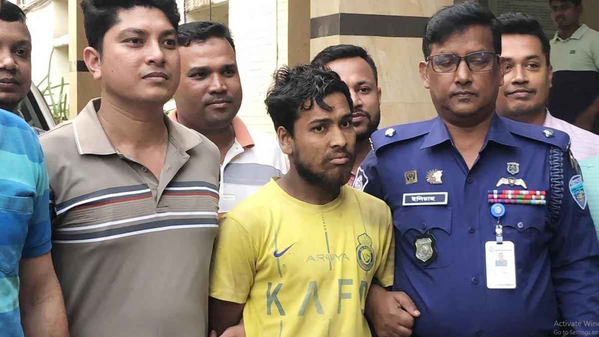 কক্সবাজারে বিদেশি নারীর শ্লীলতাহানির অভিযোগে যুবক গ্রেফতার