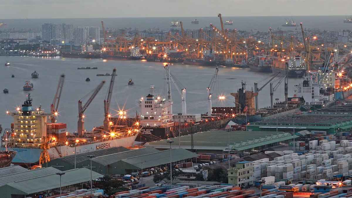 ব্যবসায়ীদের পাকা ধানে মই দিয়েছে চবক