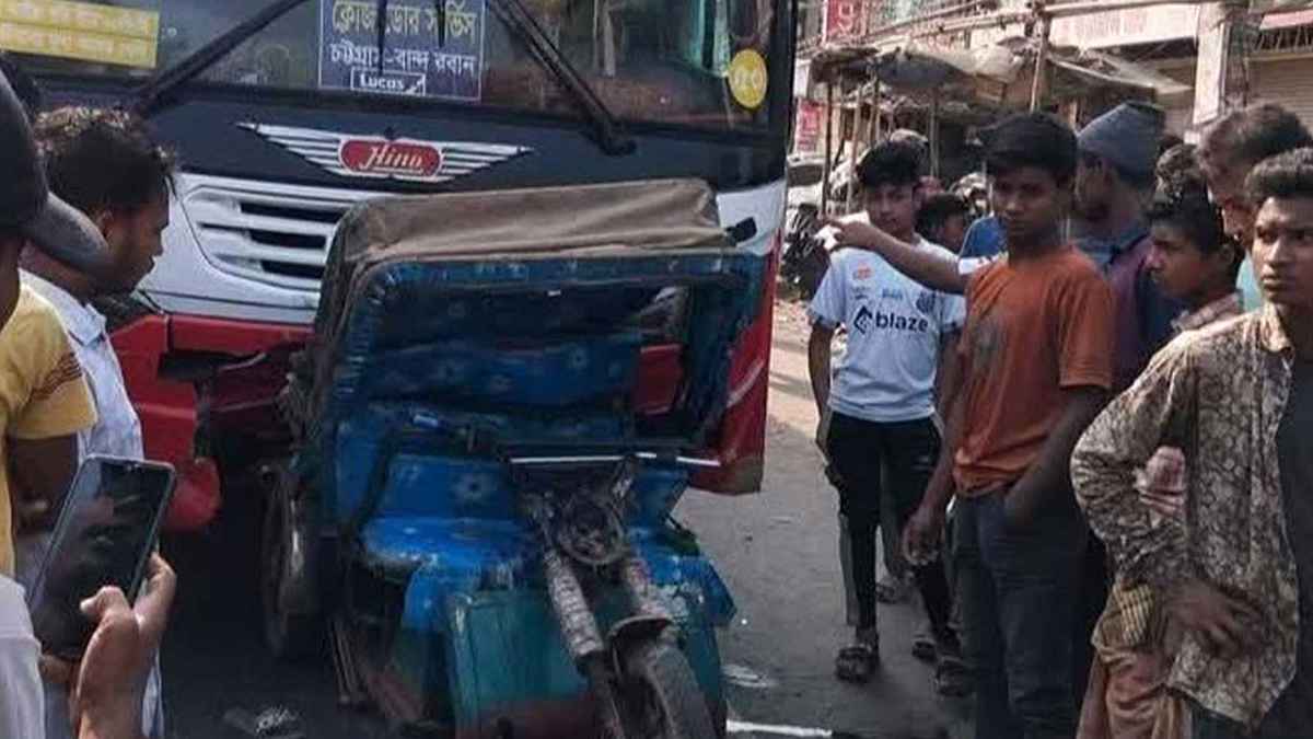 কোচিংয়ে যাওয়ার পথে বাসচাপায় ভাই-বোনসহ নিহত ৩