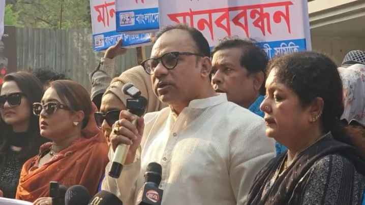 মাগুরার শিশুটির জন্য রাস্তায় চলচ্চিত্র শিল্পীরা 