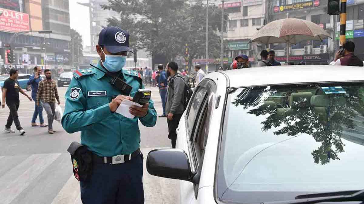 ট্রাফিক আইন না মানলে কঠোর ব্যবস্থার হুঁশিয়ারি ডিএমপির