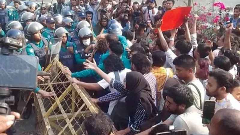 ধর্ষণবিরোধী পদযাত্রায় সংঘর্ষ প্রকাশিত ছবি নিয়ে পুলিশের বক্তব্য