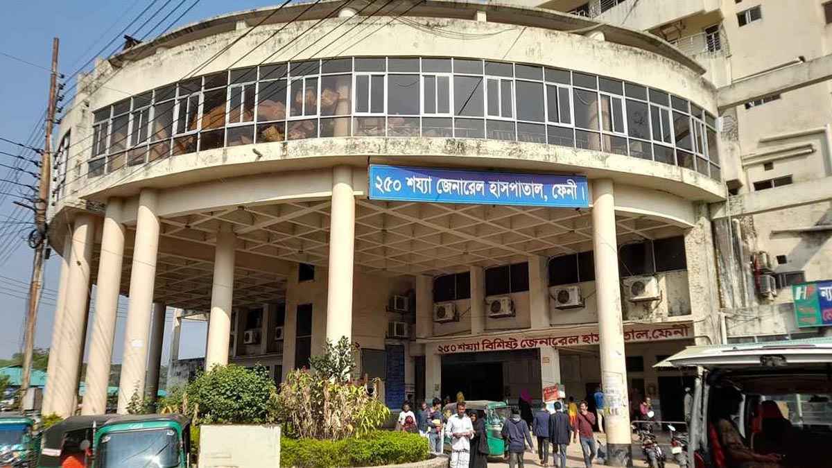ফেনী জেনারেল হাসপাতাল থেকে ১০ দালাল আটক
