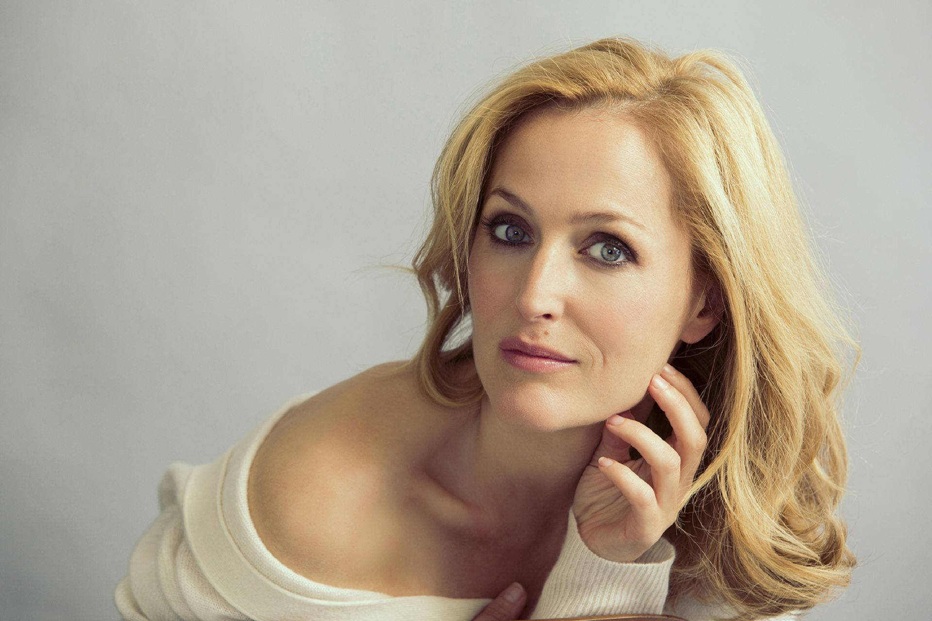 gillian-anderson-eny16ri20uycujhd
