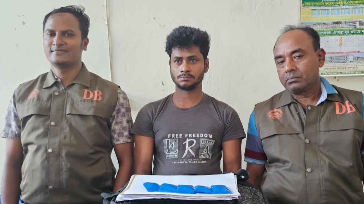 ঝালকাঠিতে ইয়াবাসহ কারবারি গ্রেফতার