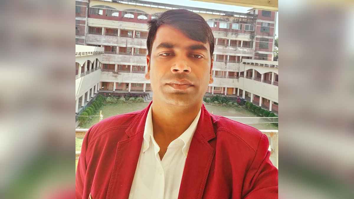 পলিটেকনিকের শিক্ষককে ধরে পুলিশে দিলেন শিক্ষার্থীরা