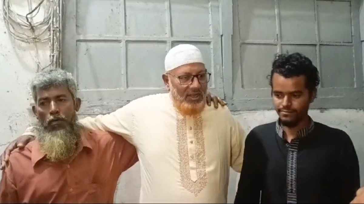 ক্ষমা চাইলেন প্রকাশ্যে কান ধরে দুইজনকে উঠবস করানো সেই ব্যক্তি