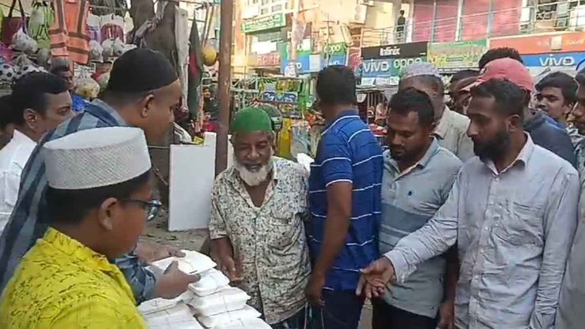 অসহায় মানুষের জন্য ‘ফেন্ডস অ্যান্ড ফ্যামিলি’র ইফতার