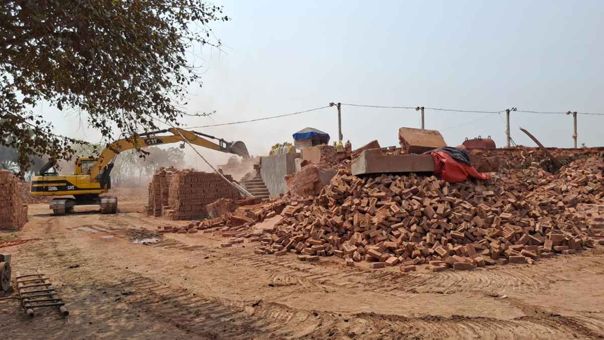 পাবনায় সেই সাঈদ চেয়ারম্যানের ইটভাটা গুঁড়িয়ে দিলো প্রশাসন