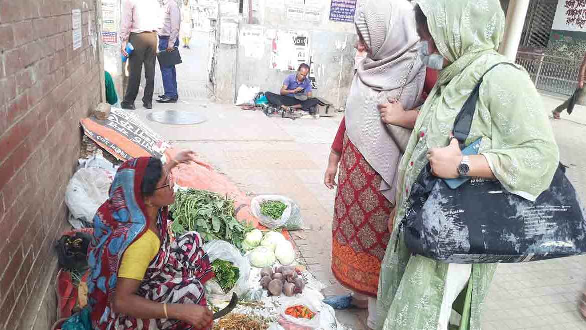 ৩০ বছরের চাকরি হারিয়ে দিশেহারা রেহানা