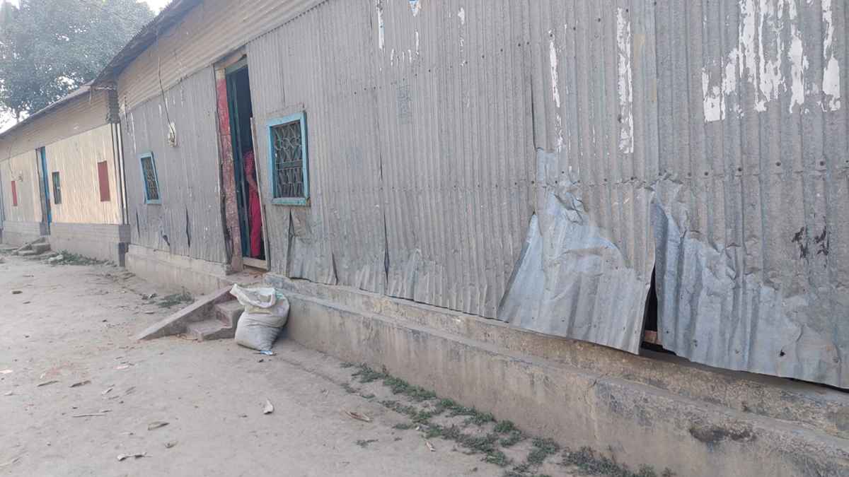 জমি সংক্রান্ত বিরোধের জেরে হামলা, বাড়ি-ঘর ভাঙচুর-লুটপাট