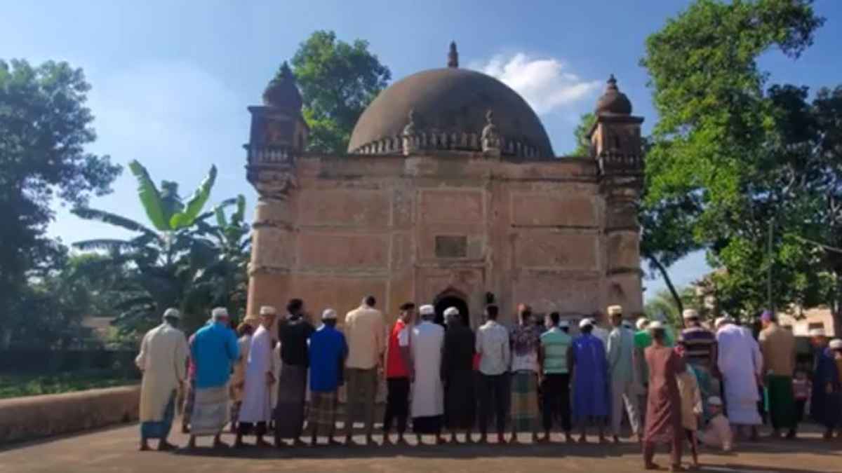কালের সাক্ষী হয়ে দাঁড়িয়ে আছে ‘ঘাঘড়া খানবাড়ি জামে মসজিদ’
