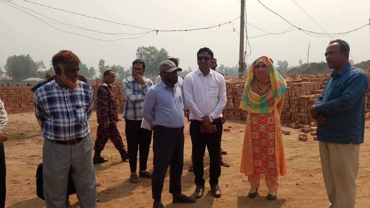 সিরাজগঞ্জে গুঁড়িয়ে দেওয়া হলো অবৈধ ইটভাটা, জরিমানা ৮ লাখ